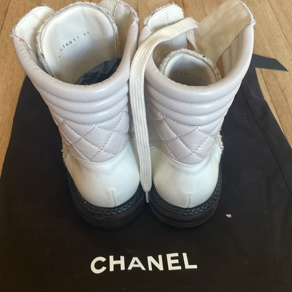 Chanel boot size 40 overall in condition - Picture 3 of 8